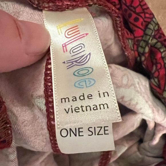 LuLaRoe Red and Black Patterned Leggings One Size - Picture 4 of 5